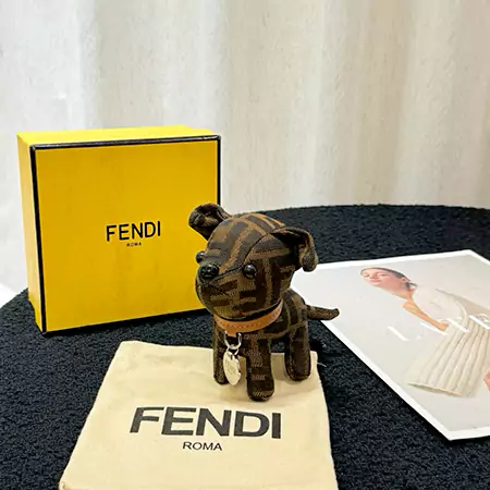 fendi キーホルダー 犬