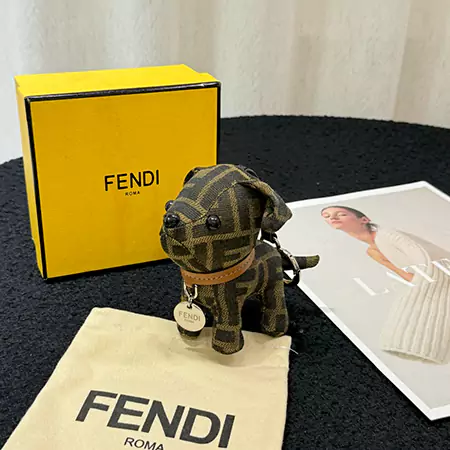 fendi キーホルダー 犬