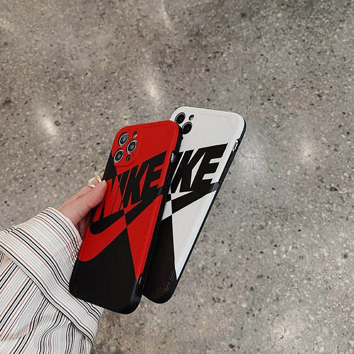 NIKE アイホン 15 proカバー