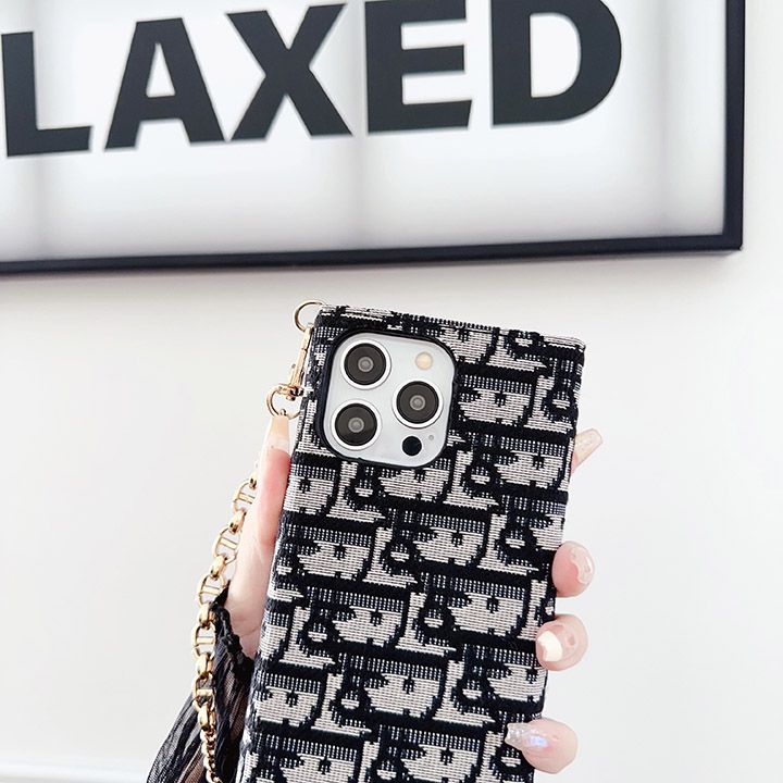 dior iPhone15plusカバー チェーン
